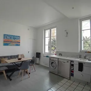 Charmant Deux Pieces A Arcueil, Mitoyen A La Maison Des Examens Appartement Arcueil